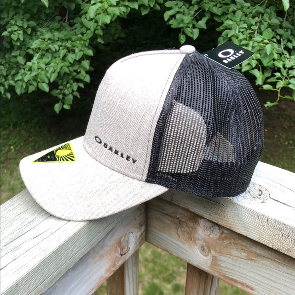 NEW Oakley Chalten Snapback Cap | Tan Black Hat
